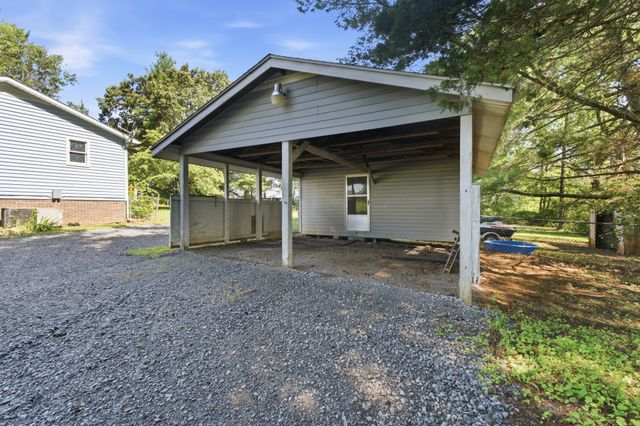 609 Hawkersmith Rd, Tullahoma, TN 37388