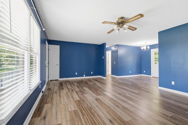 609 Hawkersmith Rd, Tullahoma, TN 37388