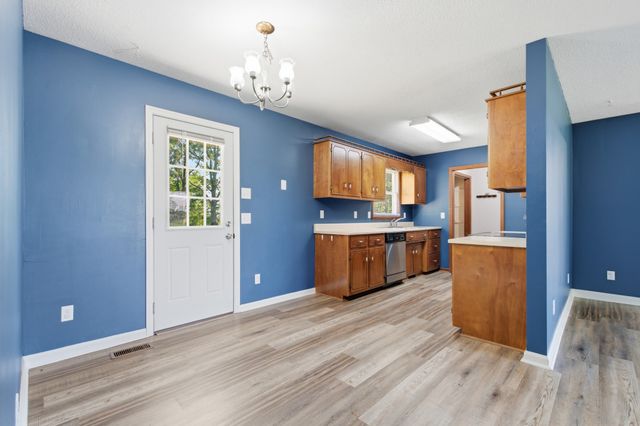 609 Hawkersmith Rd, Tullahoma, TN 37388