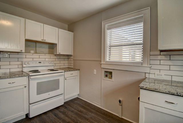 1707-B E Main St, Kerrville, TX 78028