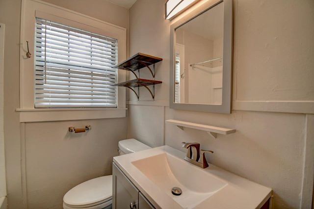 1707-B E Main St, Kerrville, TX 78028