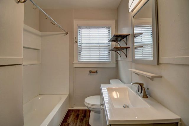 1707-B E Main St, Kerrville, TX 78028