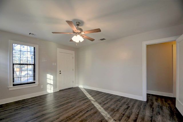 1707-B E Main St, Kerrville, TX 78028