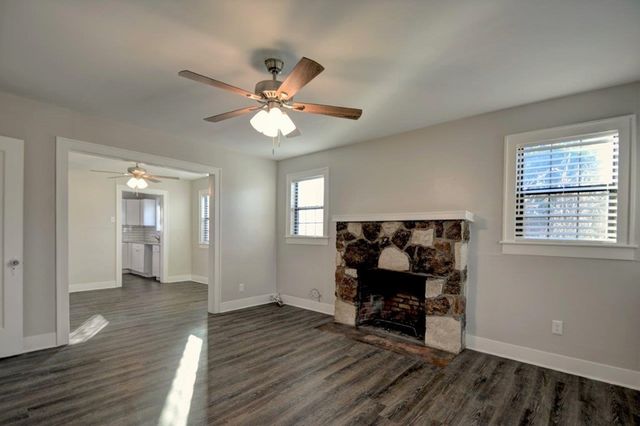 1707-B E Main St, Kerrville, TX 78028