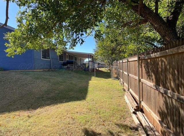 1010 W 8th Street, Clarendon, TX 79226