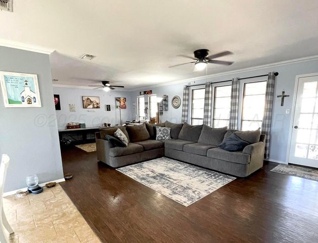 1010 W 8th Street, Clarendon, TX 79226