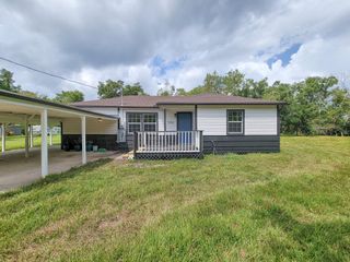 725 Cahill Road, Angleton, TX 77515