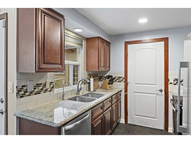 764 FAYMAR Dr, Keizer, OR 97303