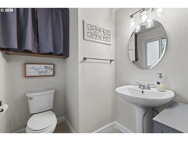 764 FAYMAR Dr, Keizer, OR 97303