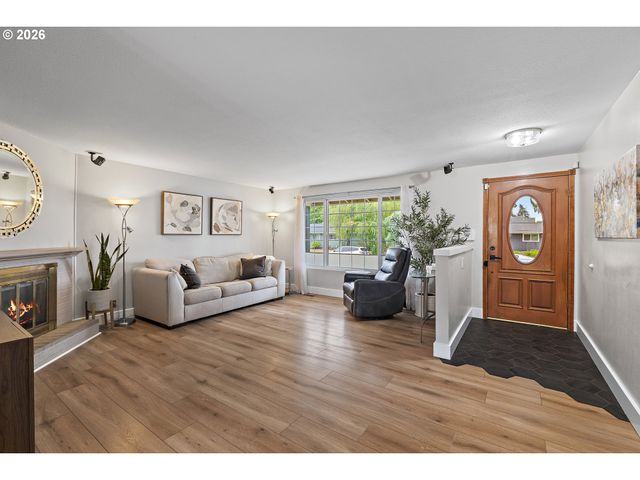 764 FAYMAR Dr, Keizer, OR 97303