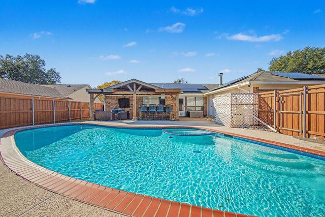 913 Sandhurst Drive, Plano, TX 75025