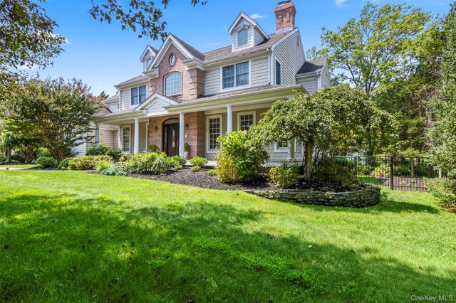 4 Daniel Way, Setauket, NY 11733