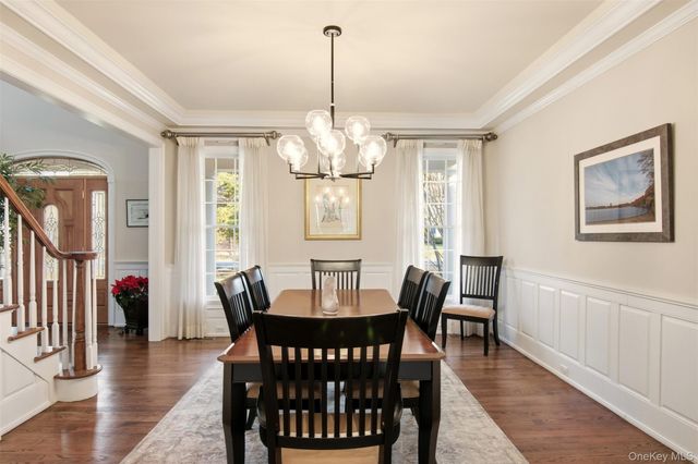 4 Daniel Way, Setauket, NY 11733