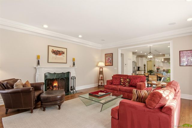 4 Daniel Way, Setauket, NY 11733