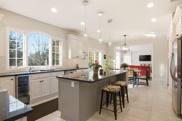 4 Daniel Way, Setauket, NY 11733