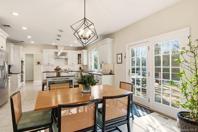 4 Daniel Way, Setauket, NY 11733