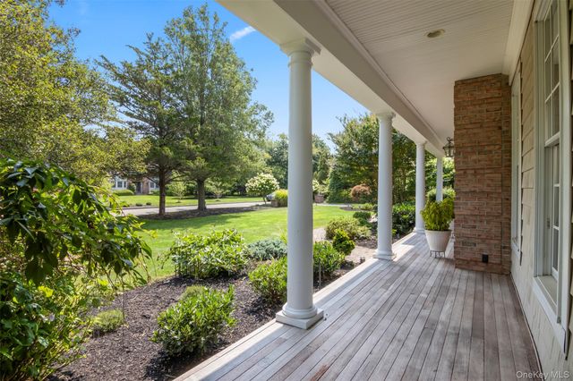 4 Daniel Way, Setauket, NY 11733