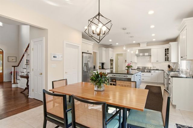 4 Daniel Way, Setauket, NY 11733