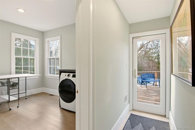 4 Daniel Way, Setauket, NY 11733