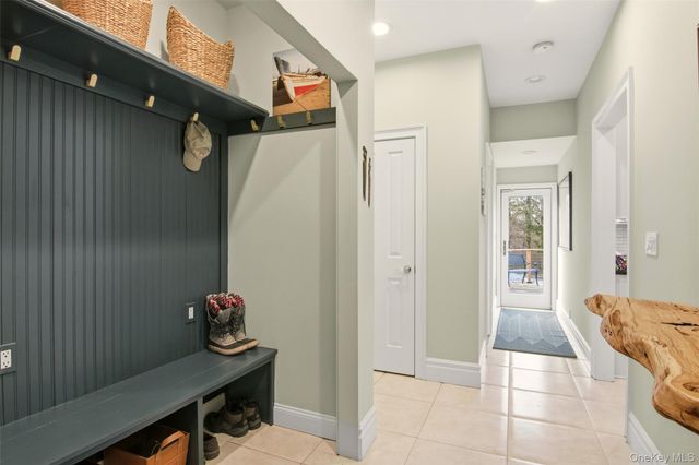 4 Daniel Way, Setauket, NY 11733