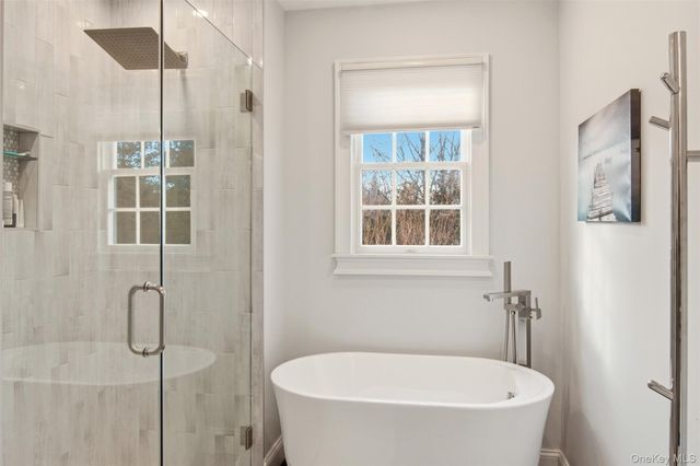 4 Daniel Way, Setauket, NY 11733