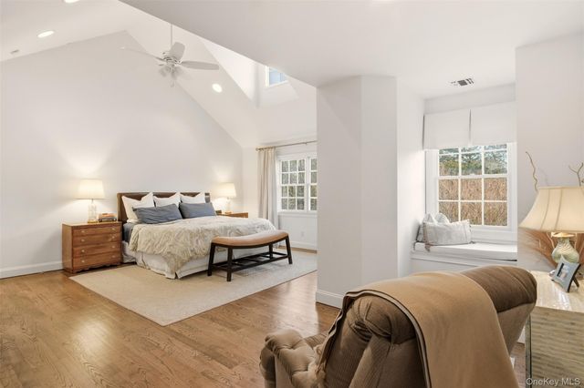 4 Daniel Way, Setauket, NY 11733