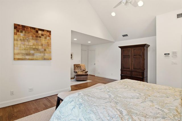 4 Daniel Way, Setauket, NY 11733