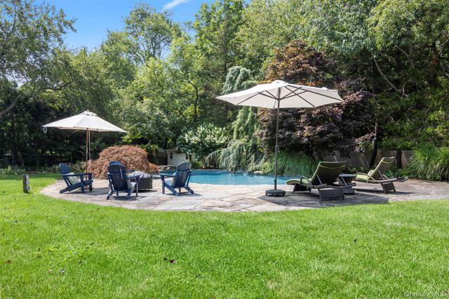 4 Daniel Way, Setauket, NY 11733