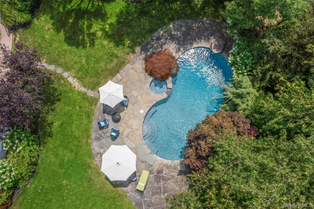 4 Daniel Way, Setauket, NY 11733