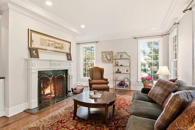 4 Daniel Way, Setauket, NY 11733