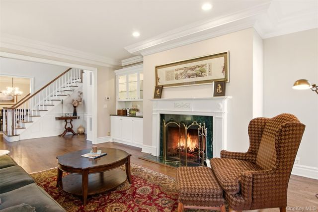 4 Daniel Way, Setauket, NY 11733