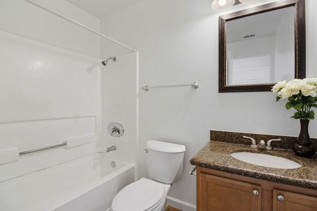 160 160 Reflections Dr 23, San Ramon, CA 94583