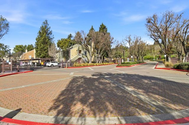 160 160 Reflections Dr 23, San Ramon, CA 94583