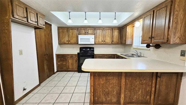 10417 Fairfax Lane, Yukon, OK 73099
