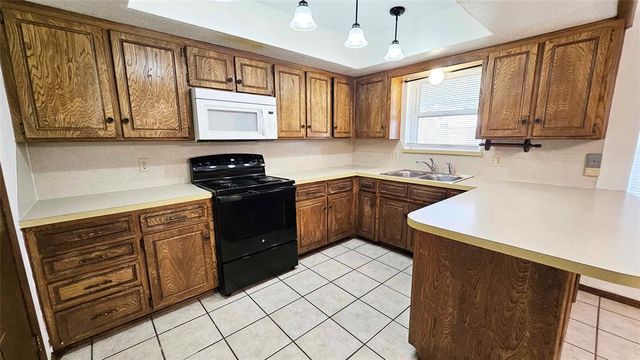 10417 Fairfax Lane, Yukon, OK 73099