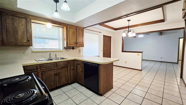 10417 Fairfax Lane, Yukon, OK 73099