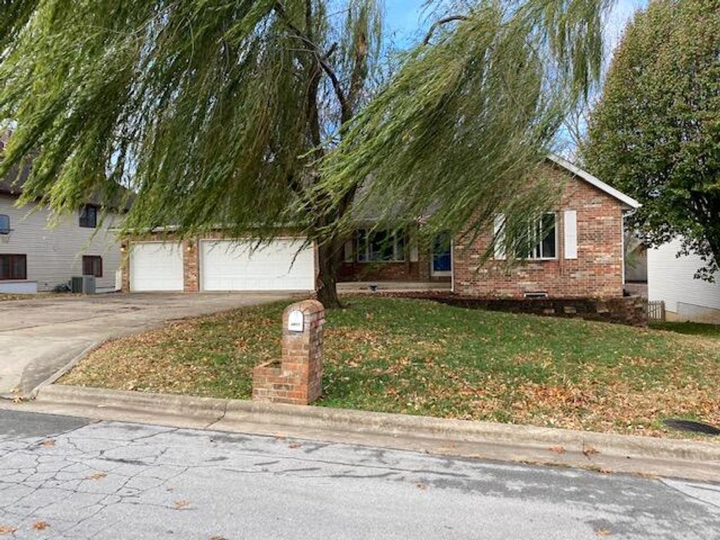 3877 North Daniels Court, Springfield, MO 65803