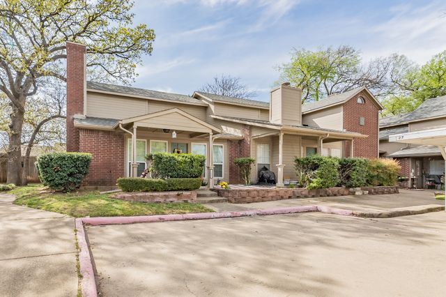 1440 Meadowood Village Drive, Fort Worth, TX 76120