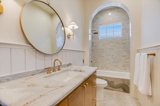 242 La Serena LOOP, Horseshoe Bay, TX 78657