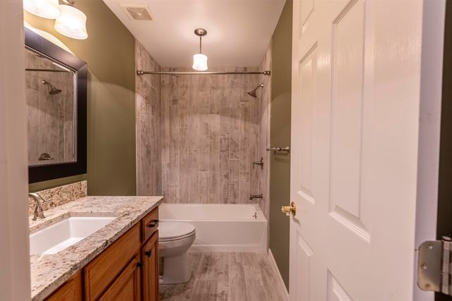 2365 Flagstone Drive, Flushing, MI 48433