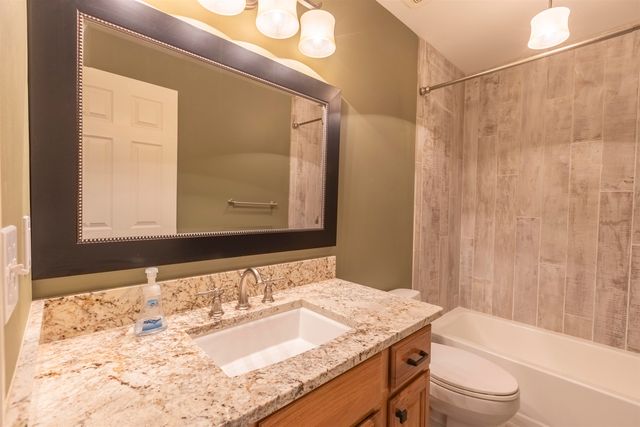 2365 Flagstone Drive, Flushing, MI 48433