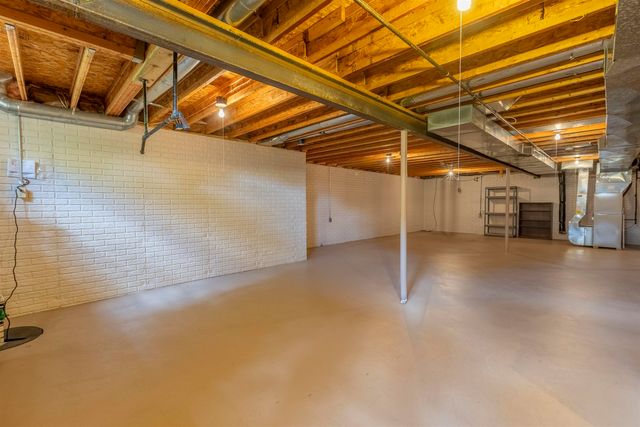 2365 Flagstone Drive, Flushing, MI 48433