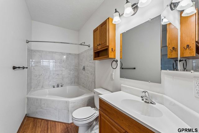 7809 S 22 Avenue, Bellevue, NE 68147