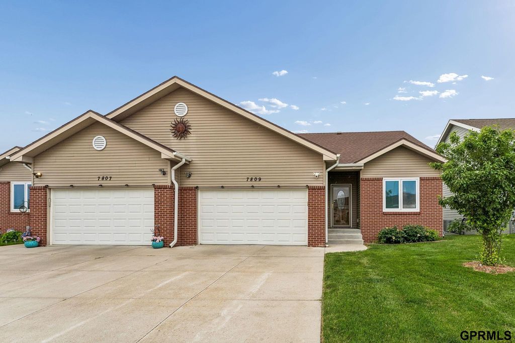 7809 S 22 Avenue, Bellevue, NE 68147