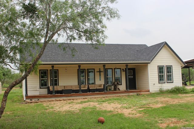 1213 County Rd 1670, Moore, TX 78057