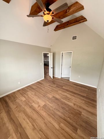 1213 County Rd 1670, Moore, TX 78057