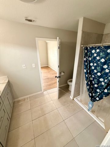 1213 County Rd 1670, Moore, TX 78057