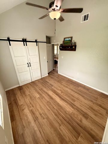 1213 County Rd 1670, Moore, TX 78057