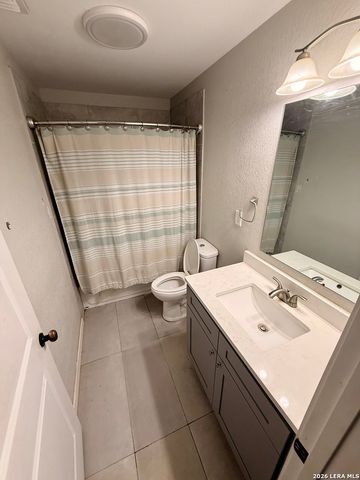 1213 County Rd 1670, Moore, TX 78057
