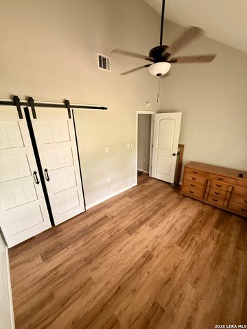 1213 County Rd 1670, Moore, TX 78057